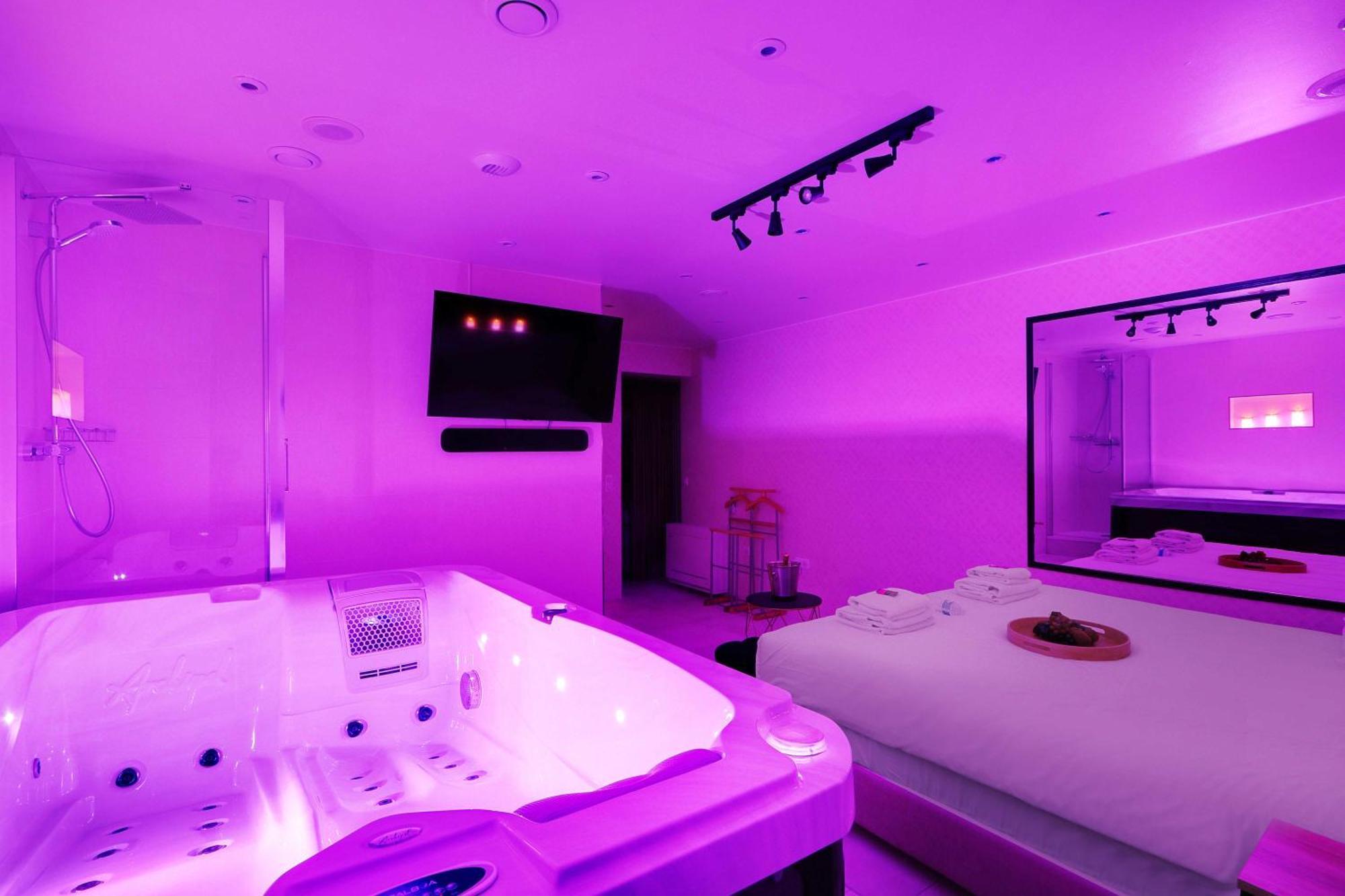 Intimate Apartment With Air Conditioner & Jacuzzi 2Br 6P Montmartre 파리 외부 사진