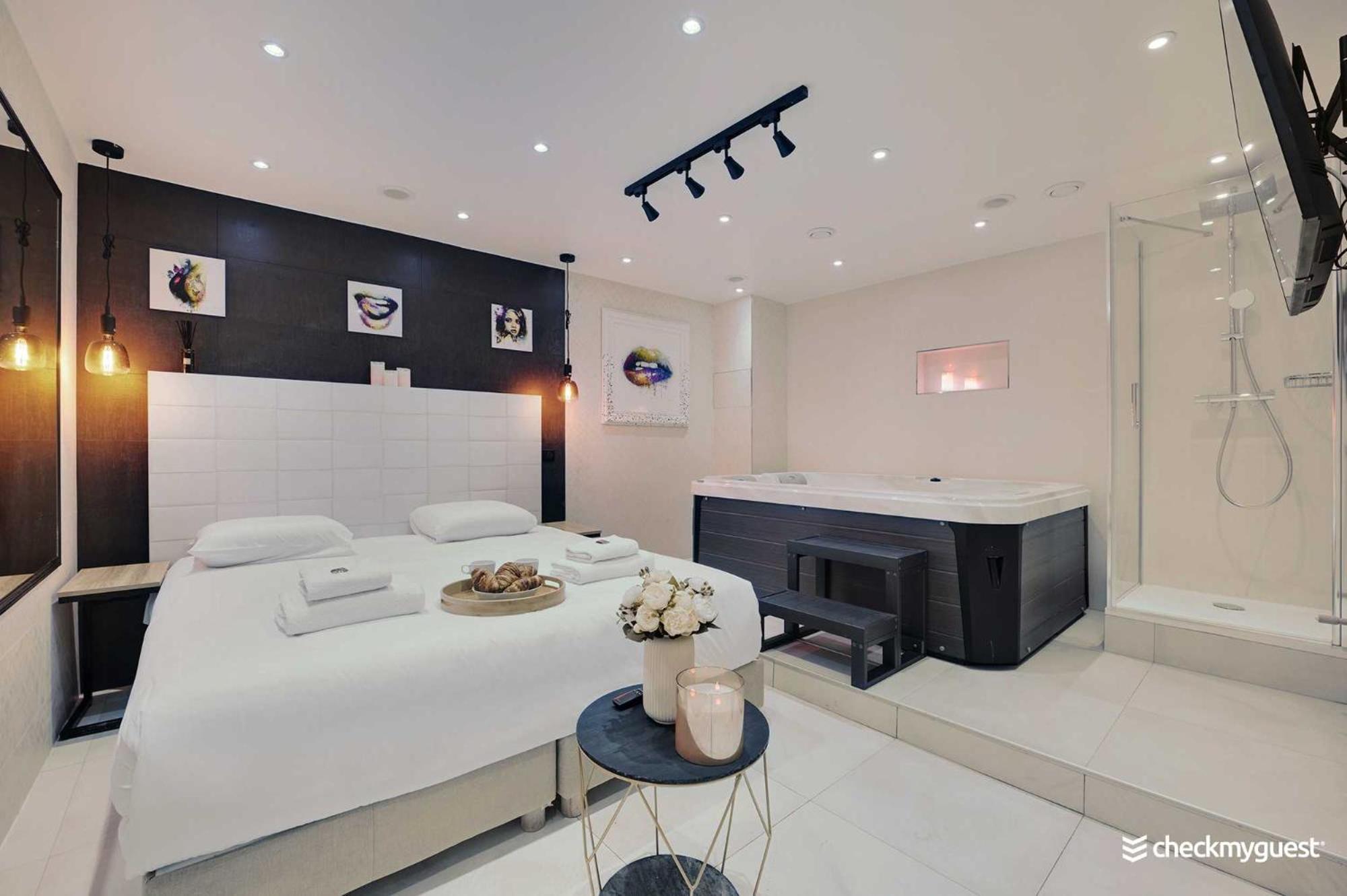 Intimate Apartment With Air Conditioner & Jacuzzi 2Br 6P Montmartre 파리 외부 사진