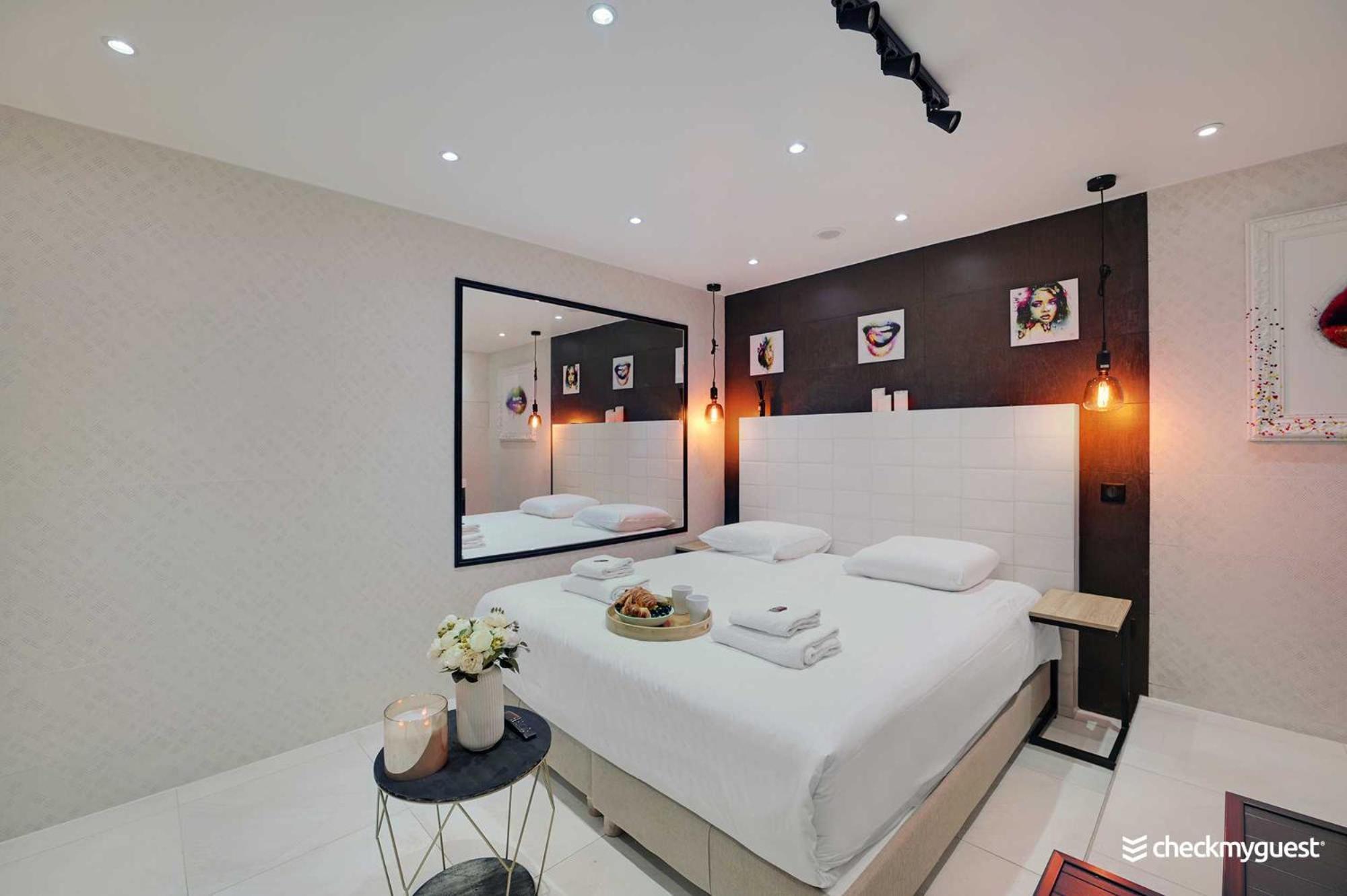 Intimate Apartment With Air Conditioner & Jacuzzi 2Br 6P Montmartre 파리 외부 사진