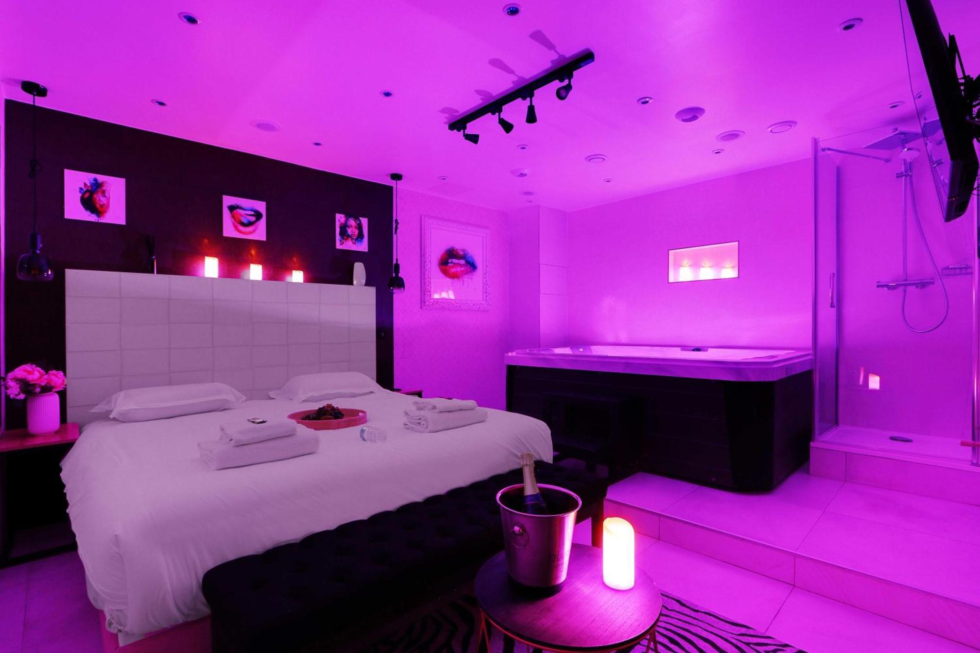 Intimate Apartment With Air Conditioner & Jacuzzi 2Br 6P Montmartre 파리 외부 사진