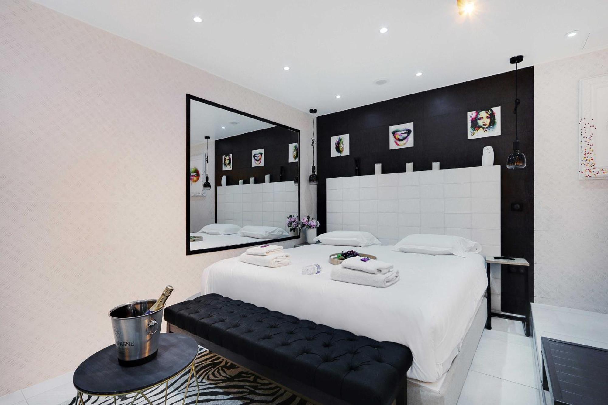 Intimate Apartment With Air Conditioner & Jacuzzi 2Br 6P Montmartre 파리 외부 사진