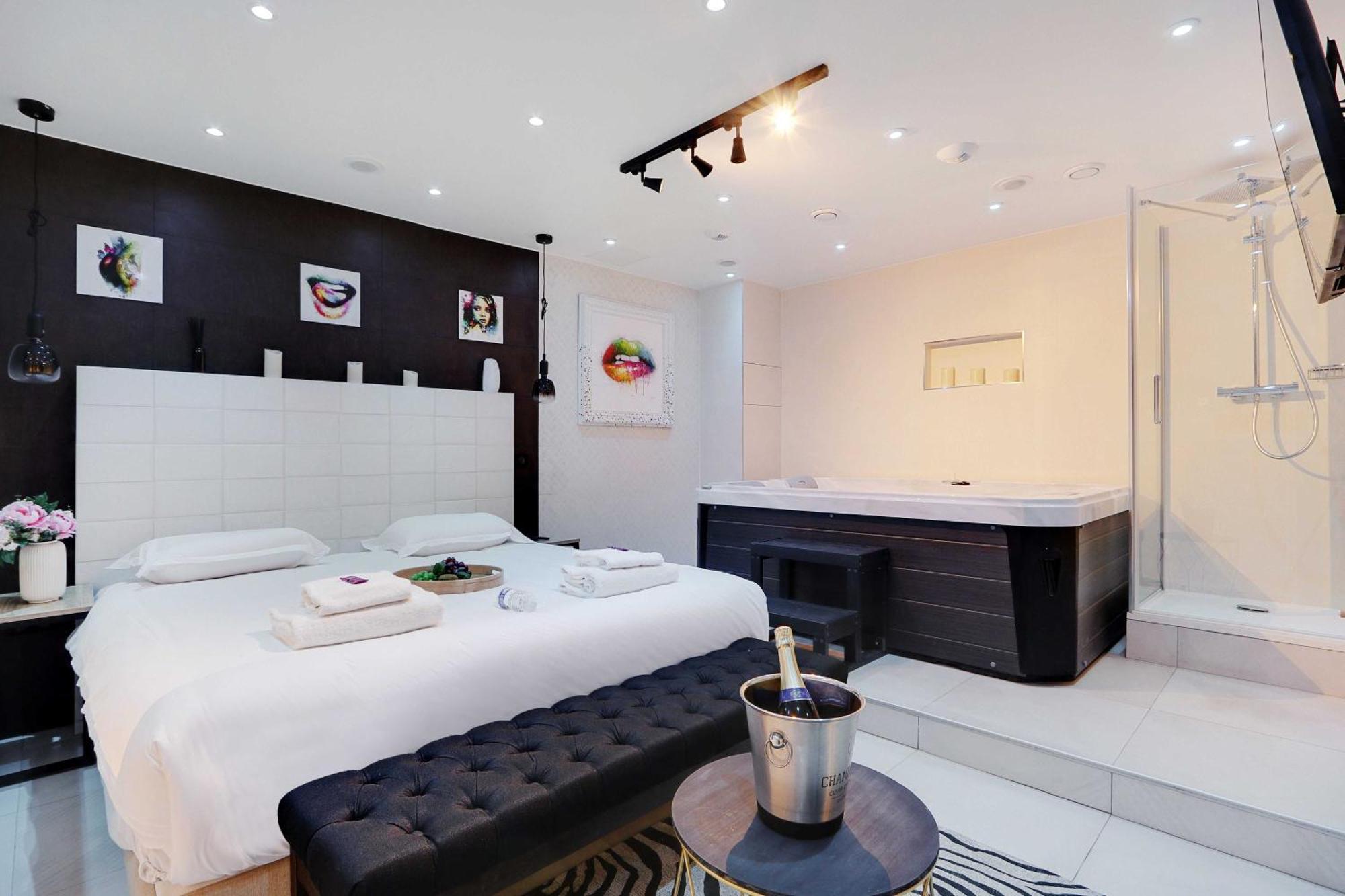 Intimate Apartment With Air Conditioner & Jacuzzi 2Br 6P Montmartre 파리 외부 사진